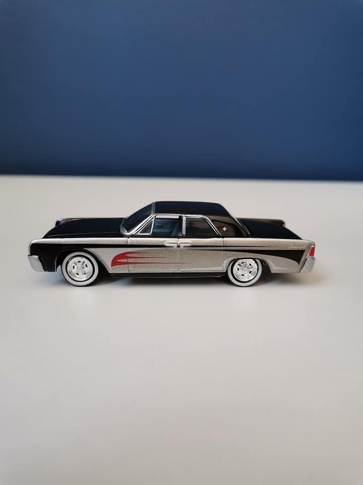 Johnny Lightning Lincoln Continental 1961