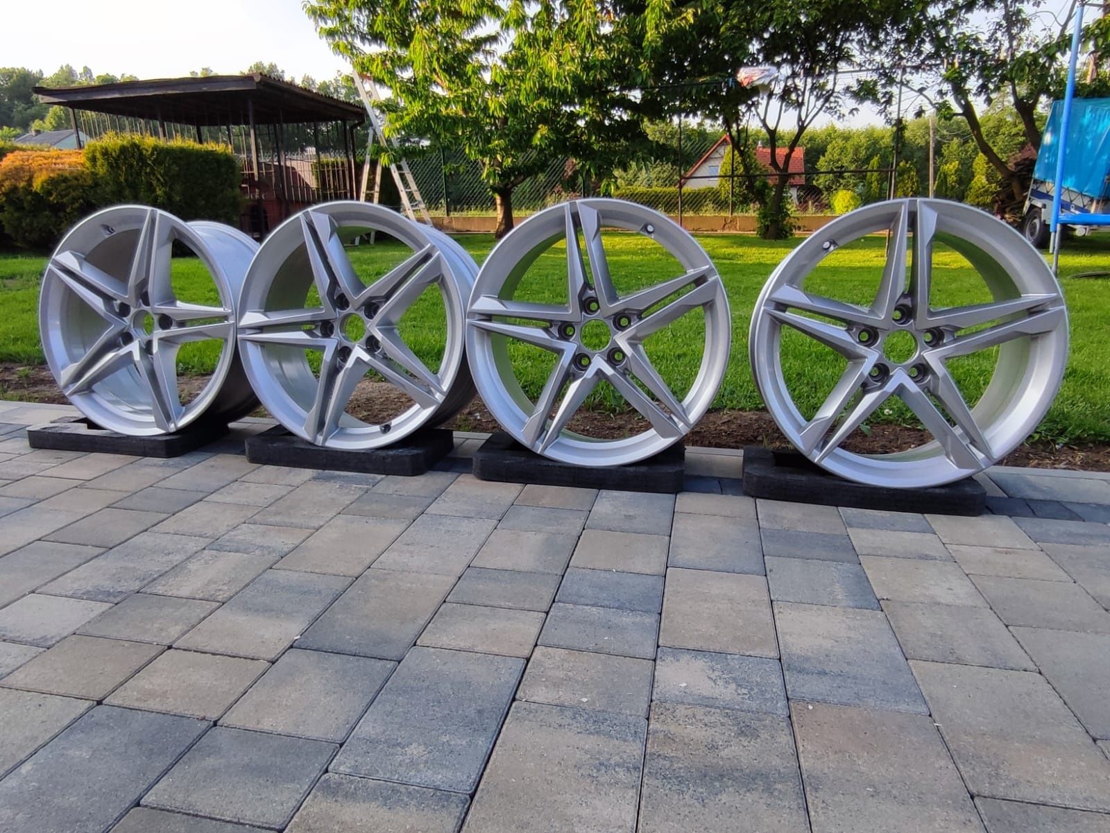 Felgi audi A4 B9 OEM 18 cali Jak nowe 5x112  8W06010.25EC  8 cali ET40