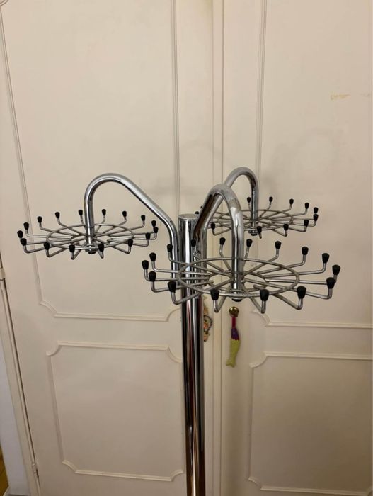 Estendal de Interior em Metal com Rodas