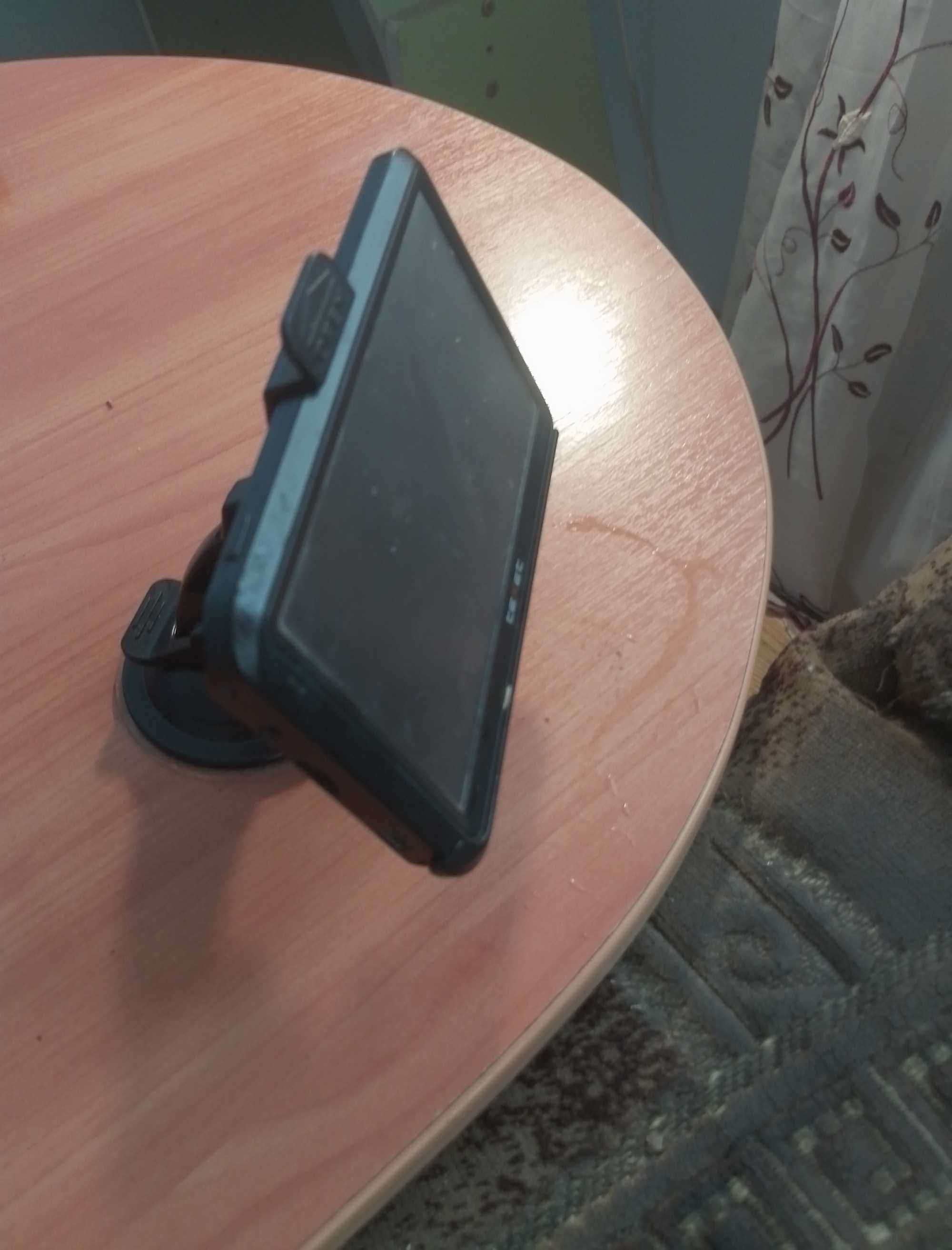 GPS-навігатор Texet TN-733 з діагоналлю 5.0 в гарному стані.