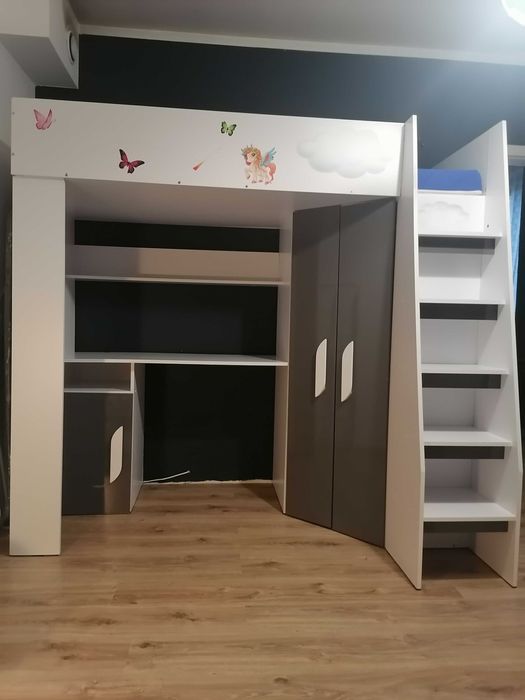 Łóżko piętrowe z biurkiem i szafą