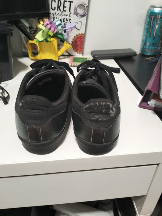 Sapatilhas adidas pretas com brilho lilás