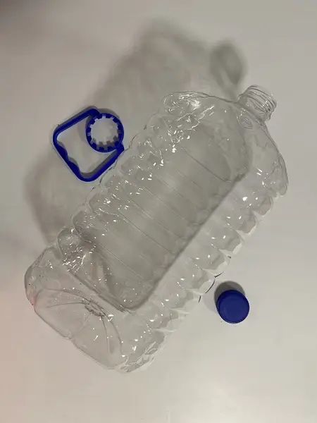 Пластикова тара для води на 6 л.