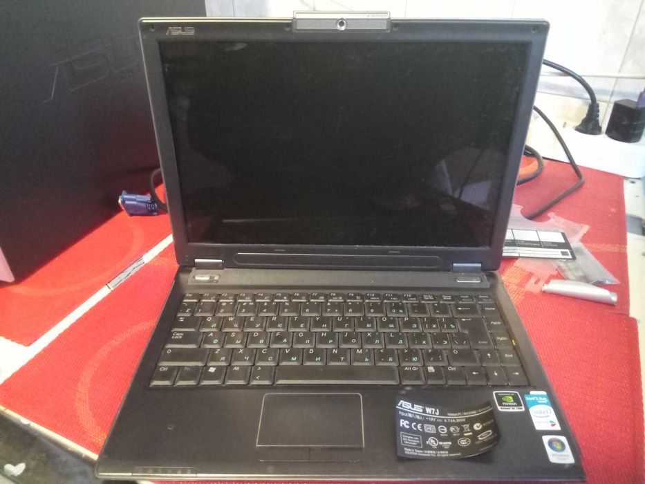 Набор запчастей к ноутбукам - матрицы, клавы