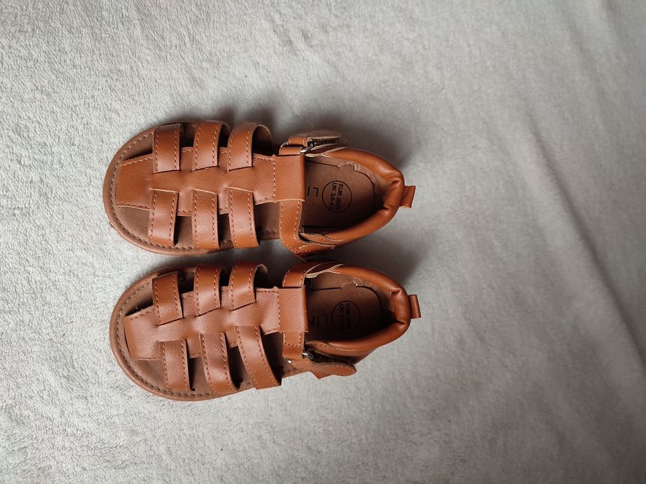 Nowe piękne sandałki chłopięce rozmiar 20/21