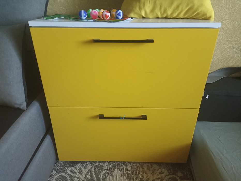 Стінка в зал чорно жовта