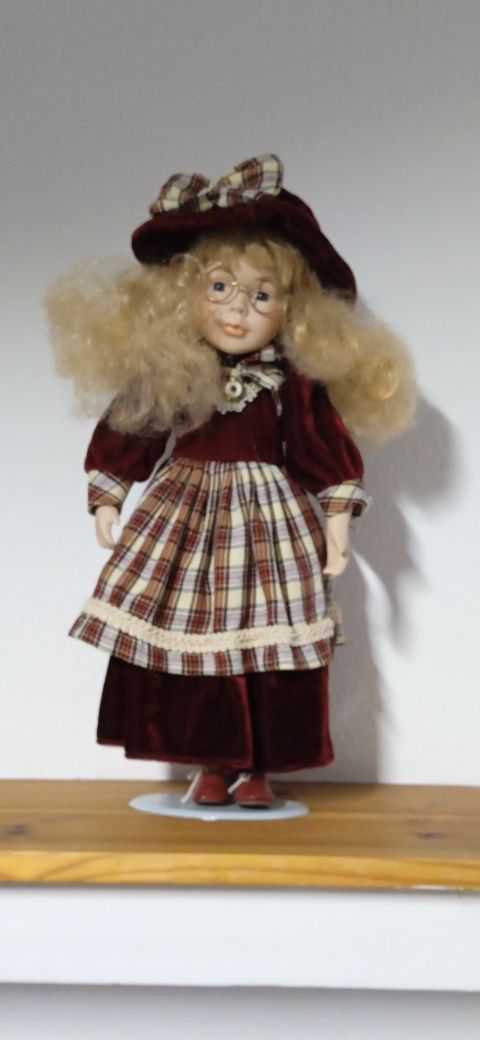 Sprzedam ceramiczną kompletną lalkę widoczną na zdjęciu. Wysokość 40 c