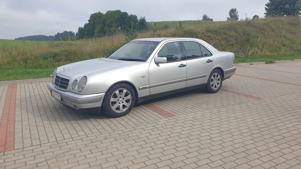 Mercedes-Benz Klasa E Mercedes Benz W210 2.4 V6 benzyna +LPG Classic. SUPER