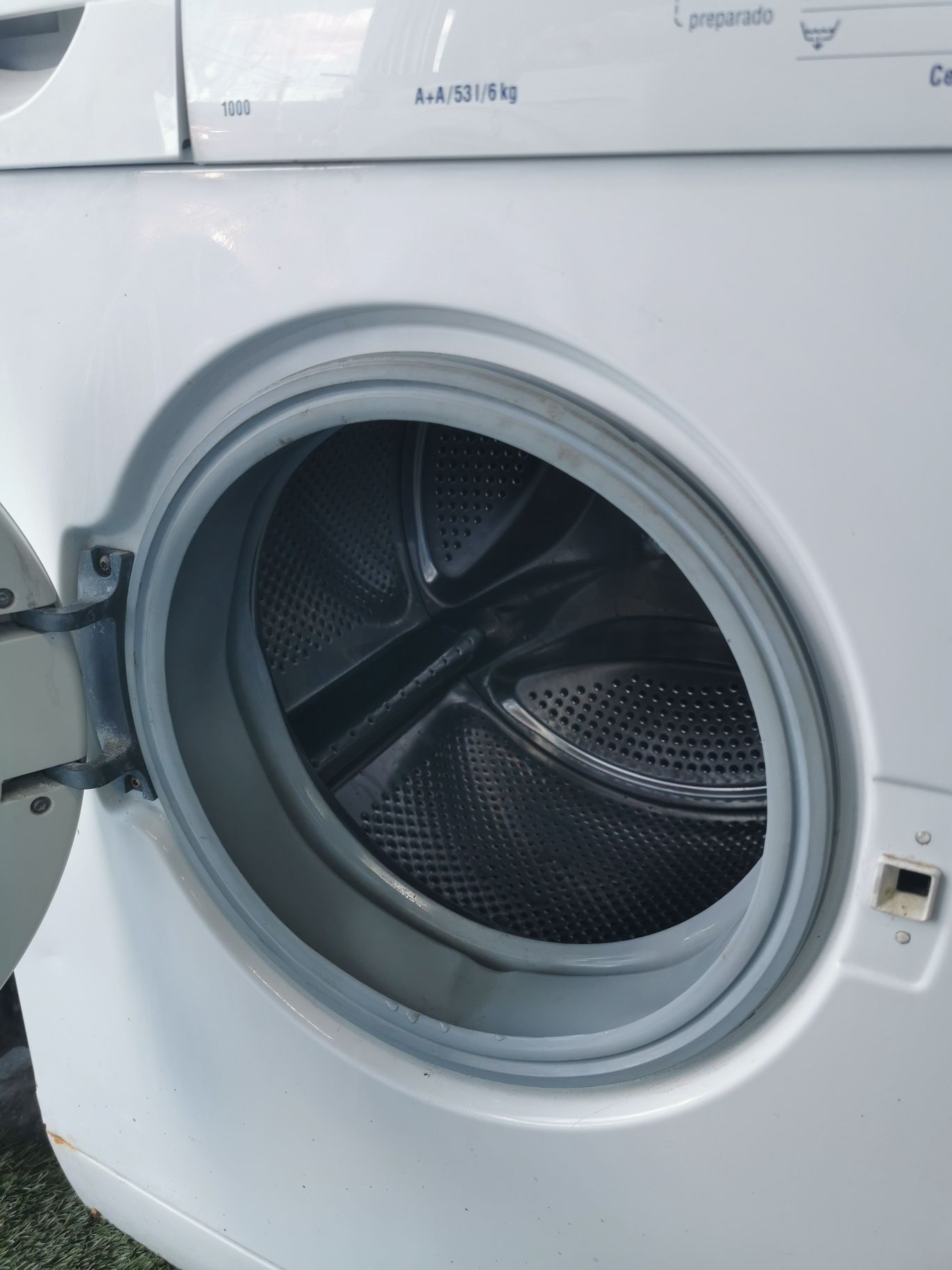 Máquina lavar roupa bosch 6kg faço entrega