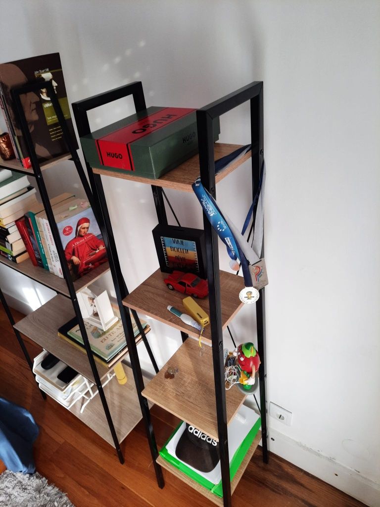 Estante para livros.