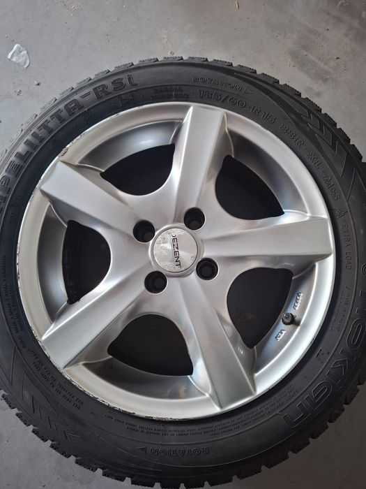 Alufelgi Toyota 185/60/15 opony zimowe Nokian Hakkapeliitta