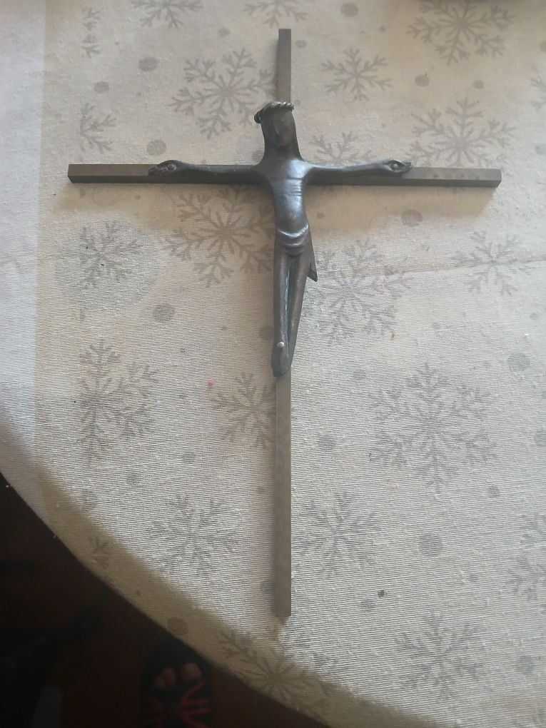 Vendo  crucifixo em latão