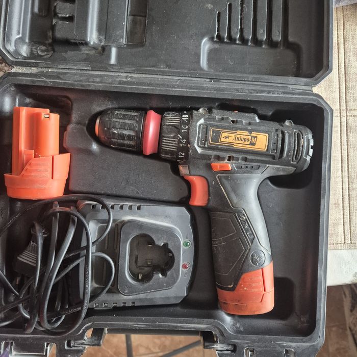 Продається шуруповерт Дніпро М