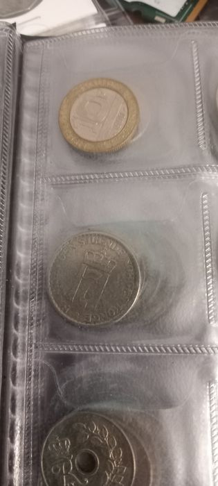 Klaser z monetami mix że świata