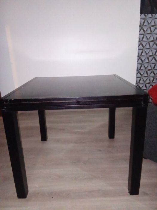 Mesa extensível , mesa p televisao, móvel com vidro vermelho por cima