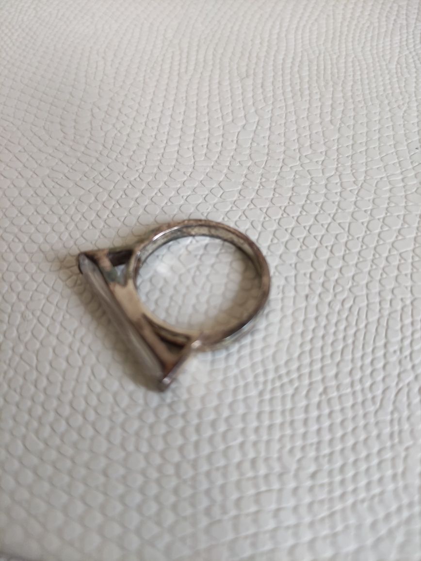 Pierścionek srebrny z kryształkiem