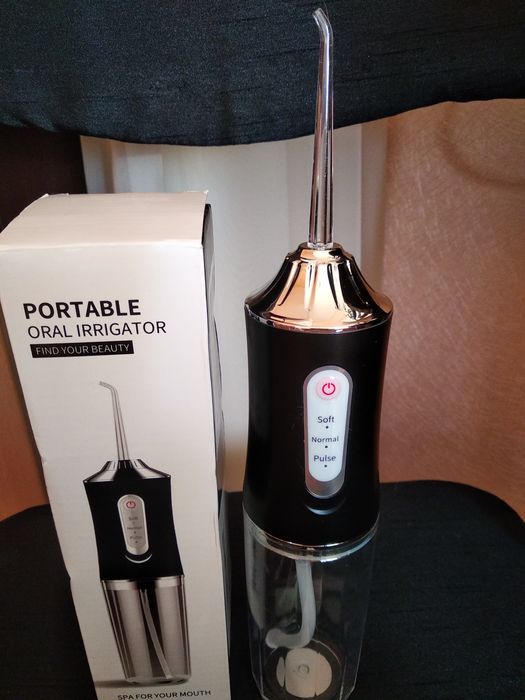 Иригатор портативный для полости рта.
