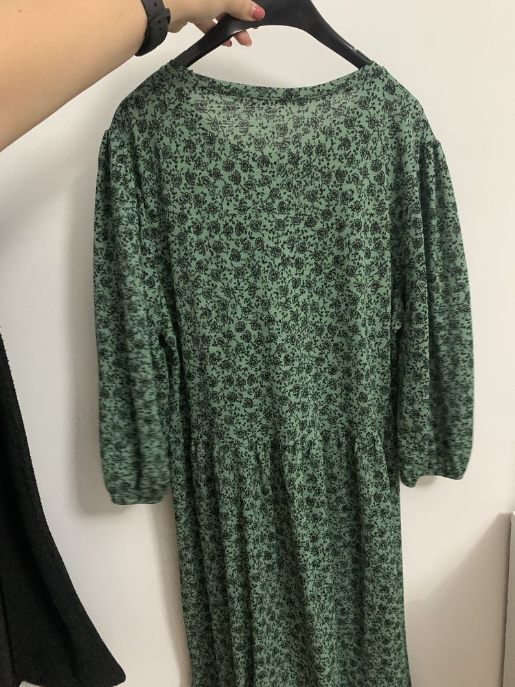 Vestido longo verde com flores