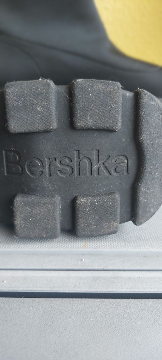 Bota Bershka 38 Preta