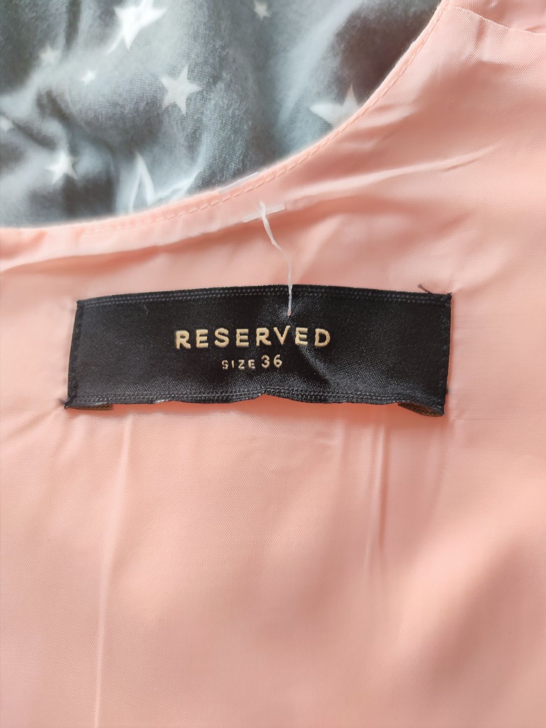 Prosta sukienka łososiowa Reserved 36