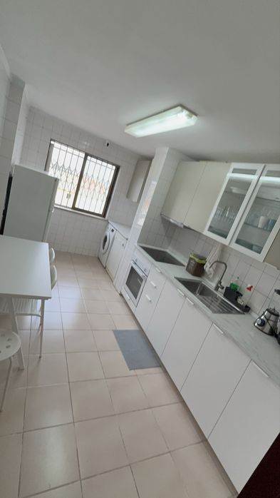 Quarto para casal em Queluz 600 m estação