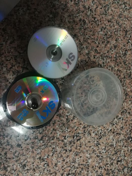 Vendo conjunto de cds e dvds ou troco por...
