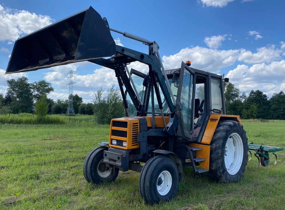 Renault R7821  Ciągnik Renault z turem 3 sekcje