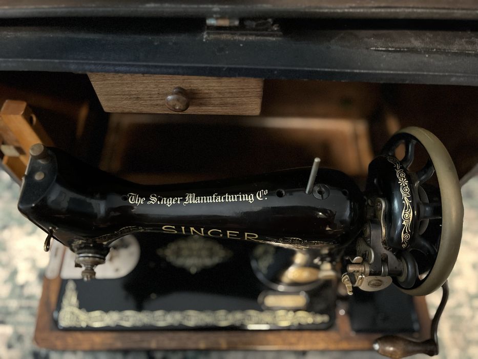 Singer No. 99 – Máquina de Costura Vintage (1933)