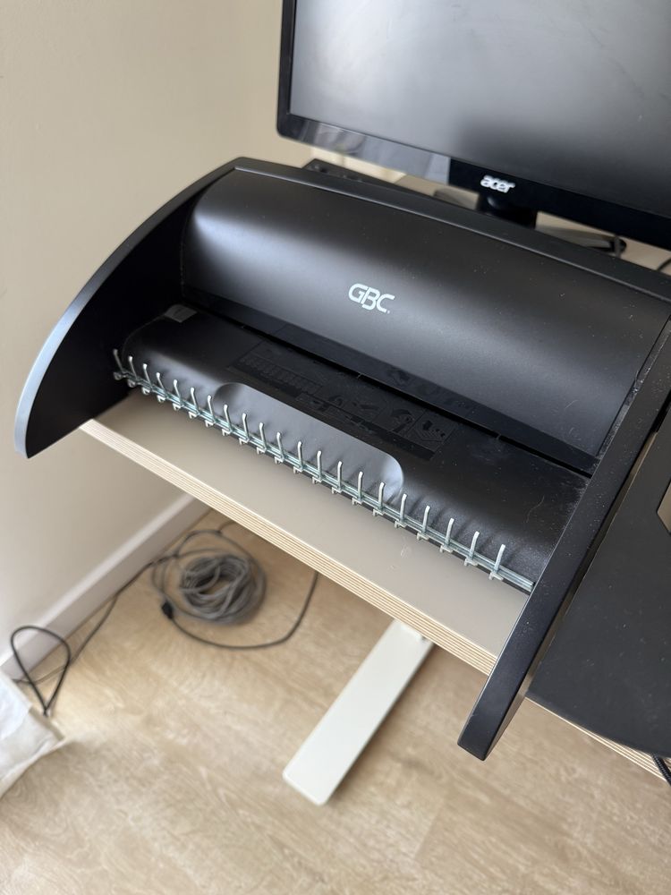 Encadernadora GBC CombBind 100 – Excelente Estado – Até 160 folhas