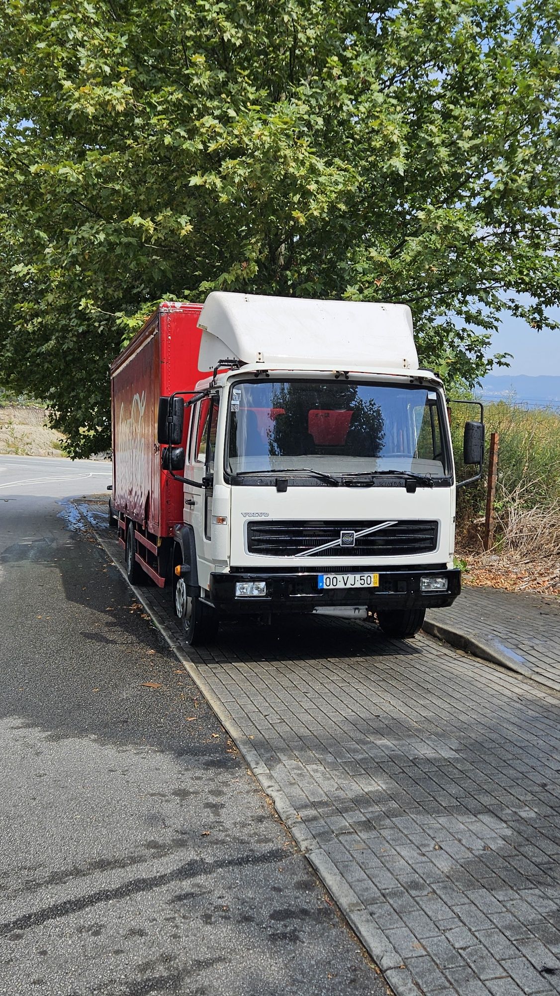 Volvo FL6 180 ano 2003