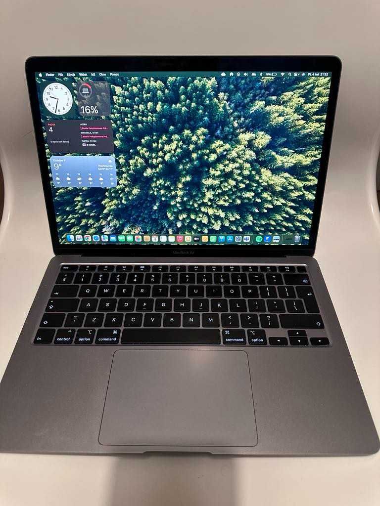 MacBook air Model: A2179 z 2020 roku – bardzo dobry stan