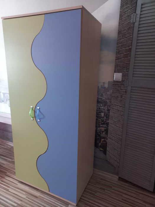 Szafa dla dziecka zielono niebieska. Wymiary 180x80x50 cm.