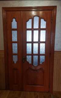 Продам міжкімнатні деревʼяні двері в гарному стані