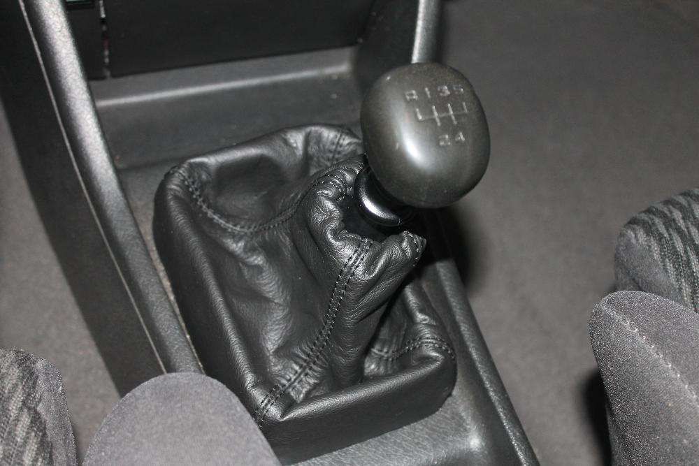 Opel Astra F Opel Calibra Fole em pele mudanças e travão de mão