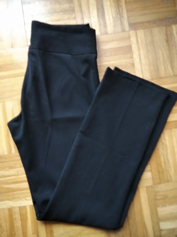 Czarne eleganckie spodnie prosta szeroka nogawka.