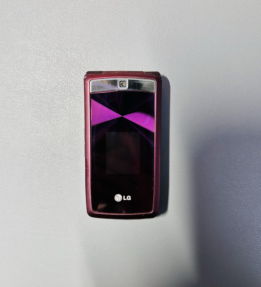 Мобильный телефон LG KF300 (раскладной)