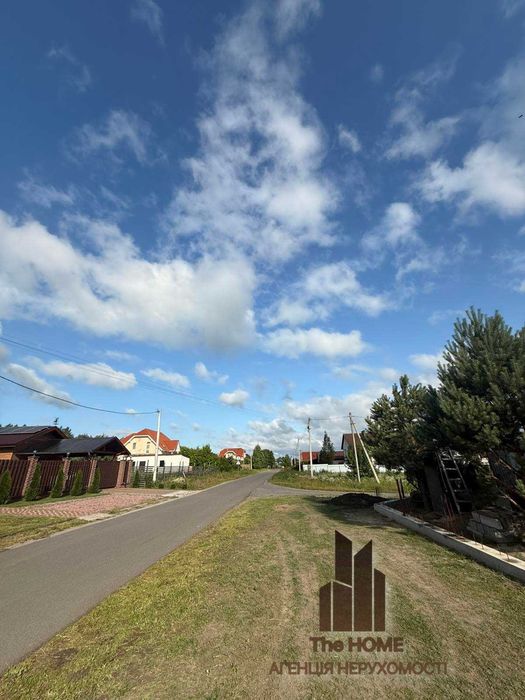 Продам земельну ділянку 0,1837 га під зібудову с. Бобриця