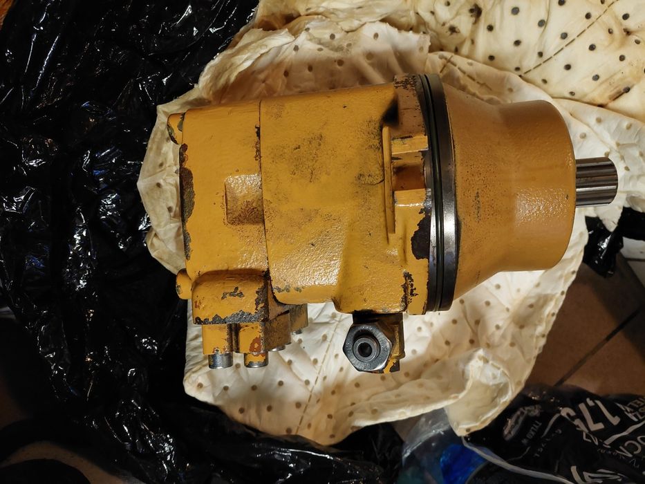 Silnik hydrauliczny koparki Liebherr, napęd jazdy i  przekladni