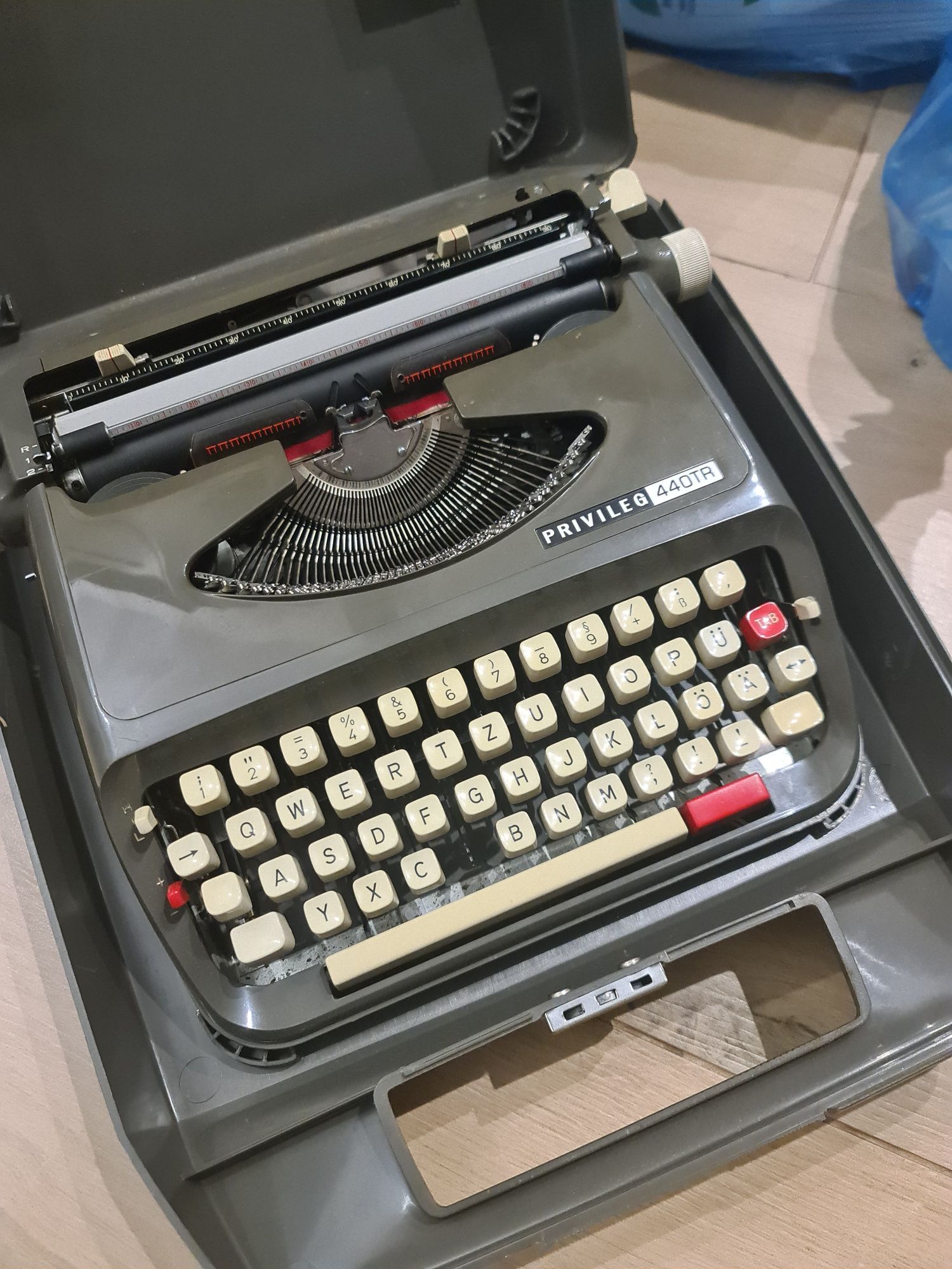 Vintage Maszyna do pisania w walizce Privileg 440TR Germany