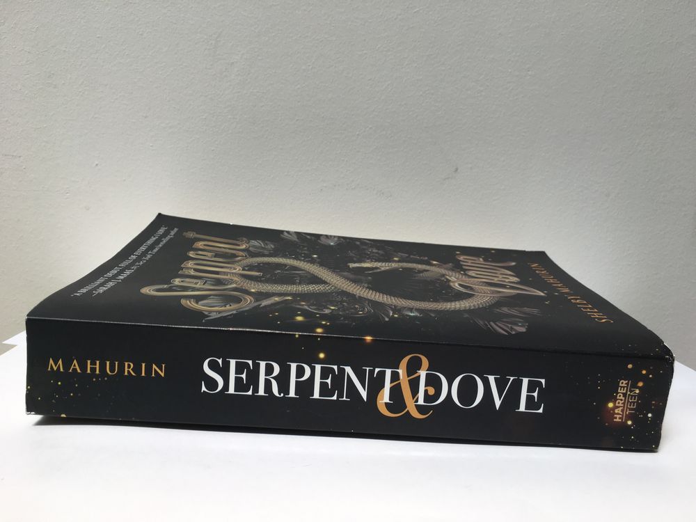 Livro “Serpent & Dove”