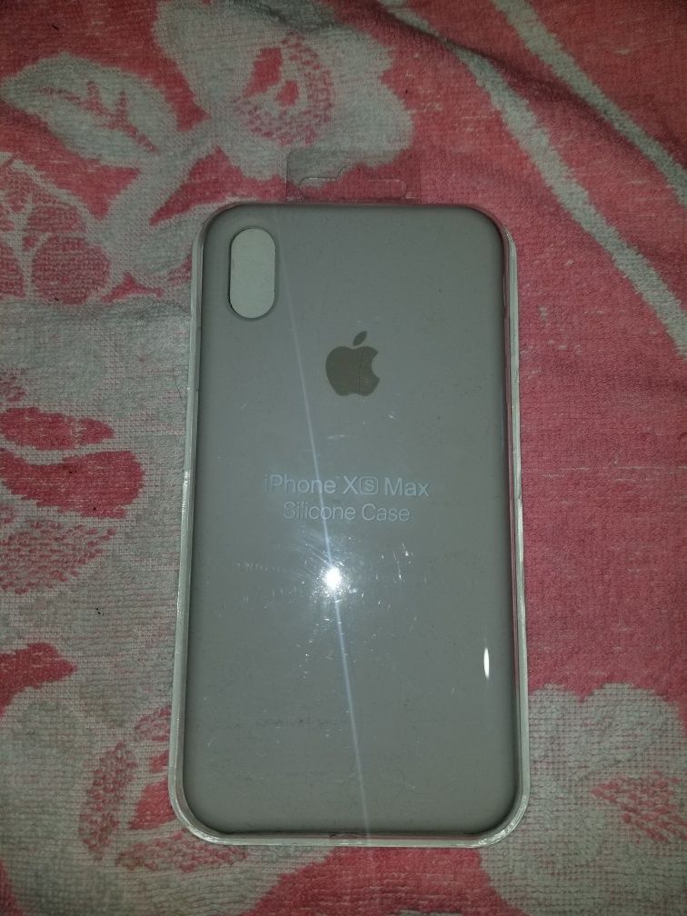 Продам чехол на iPhone Xs Max