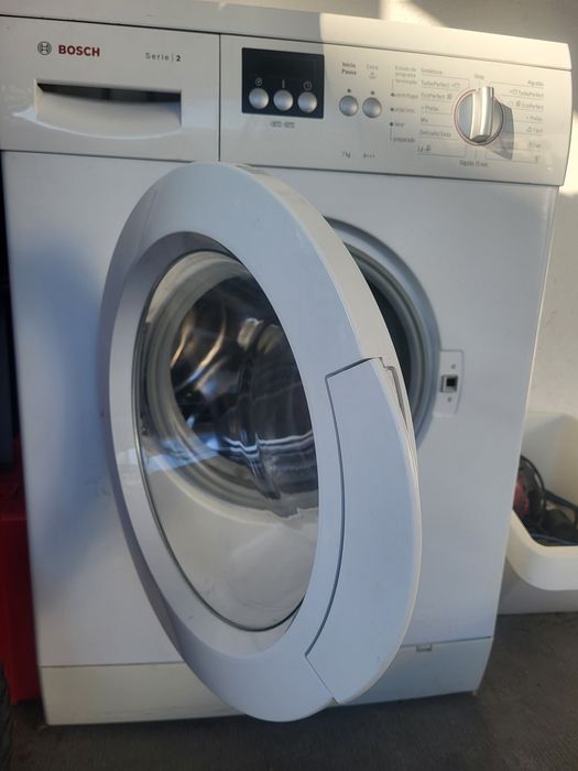 Máquina de lavar Bosh, usada, mas a funcionar perfeitamente.