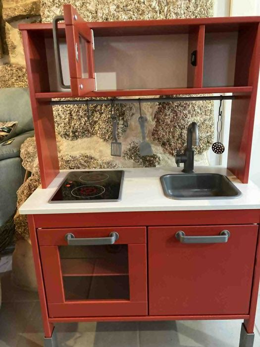 Cozinha criança IKEA vermelha