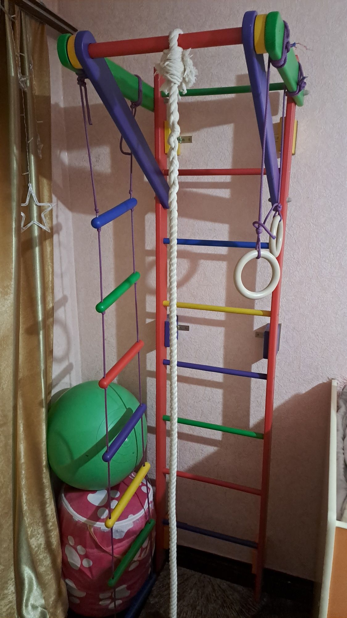 Дитяча спортивна шведська стінка