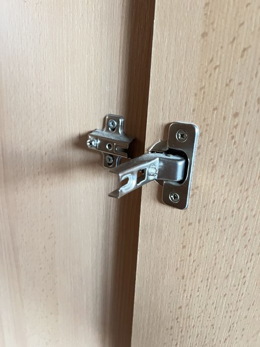 Szafa duza zamykana jasne drewno
