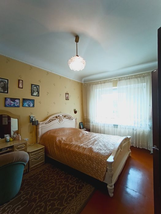 Здається будинок в районі площі Захисників України (Визволення)