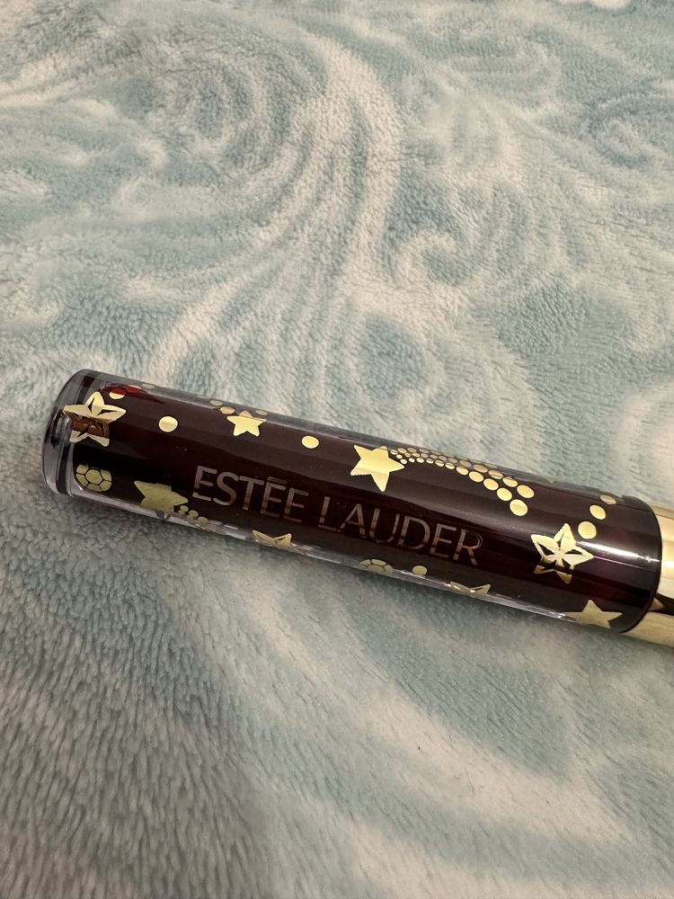 Błyszczyk Estee Lauder w kolorze Divine Plum Limited Edition Lip Gloss