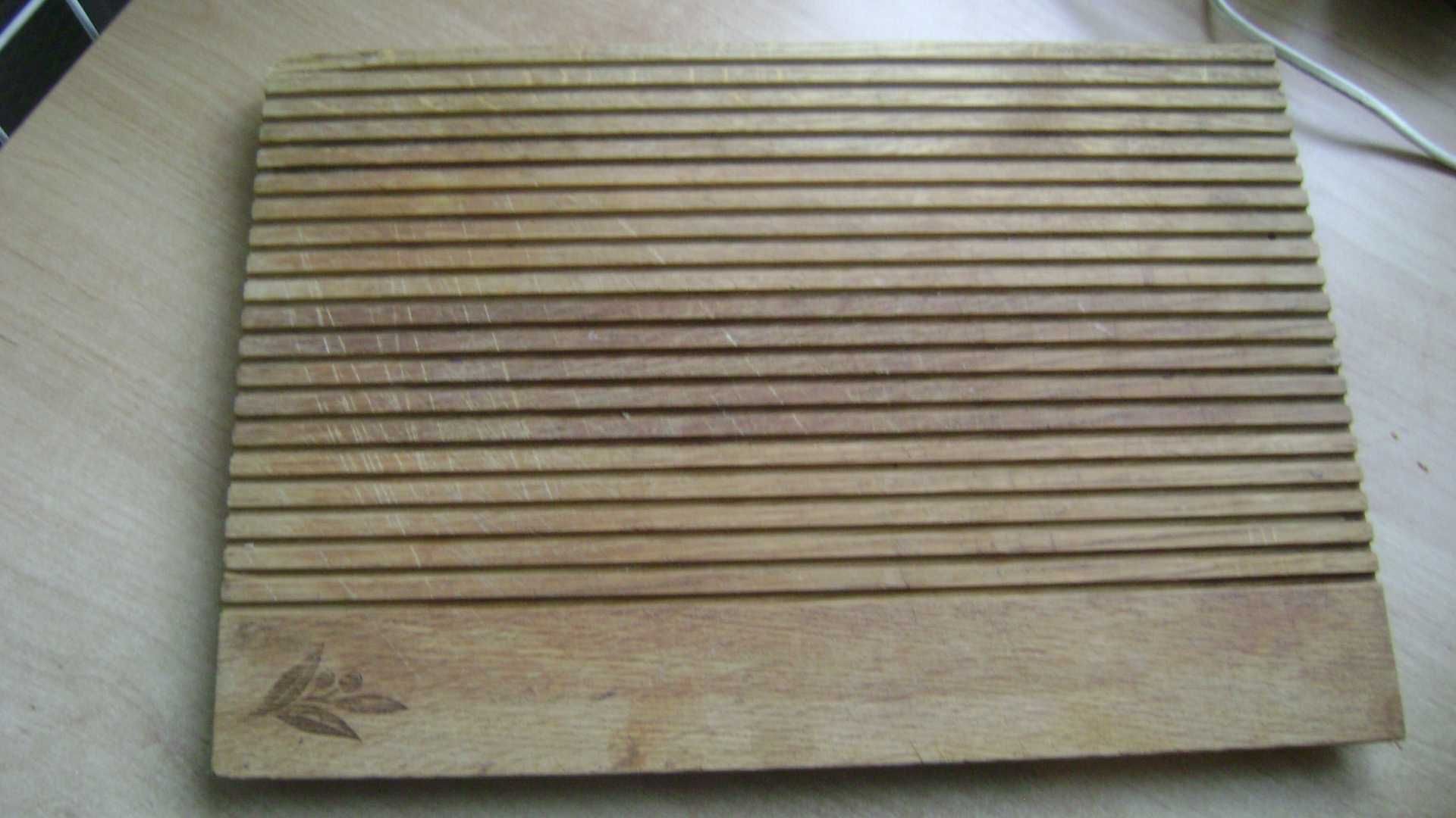 Starocie z PRL - Drewno = Deska kuchenna z rowkami 36 cm x 25 cm TANIO