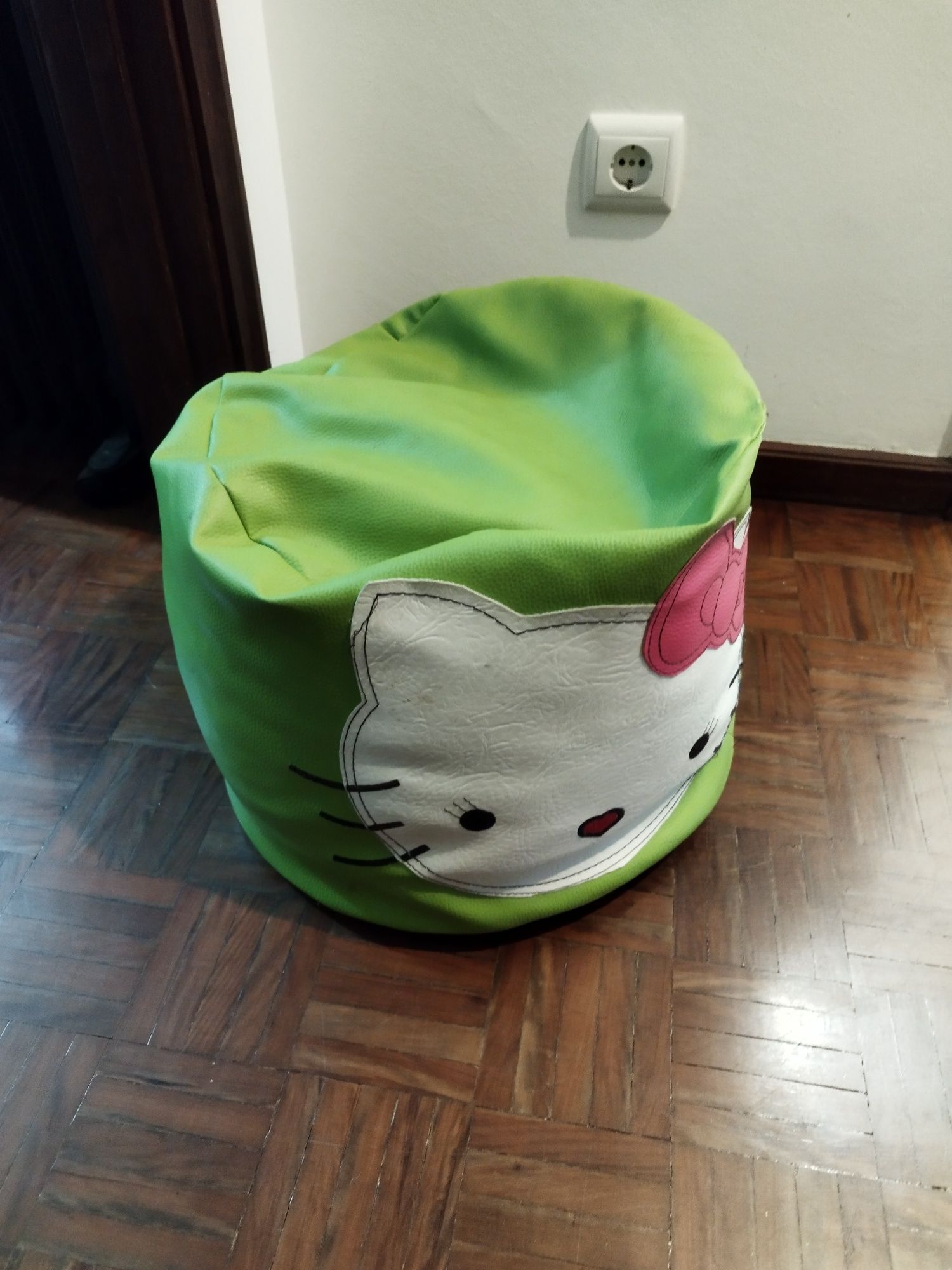 Puff criança - estilo hello Kitty