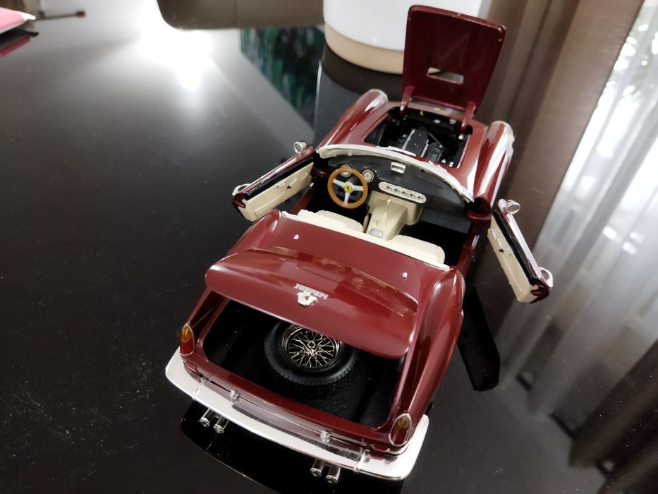 Ferrari 250 GT Califórnia Spider Hot wheels